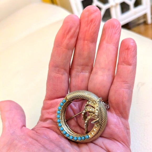 Vintage Napier 50s gold tone circle pin turquoise rhinestone crystal collectible - Picture 9 of 13